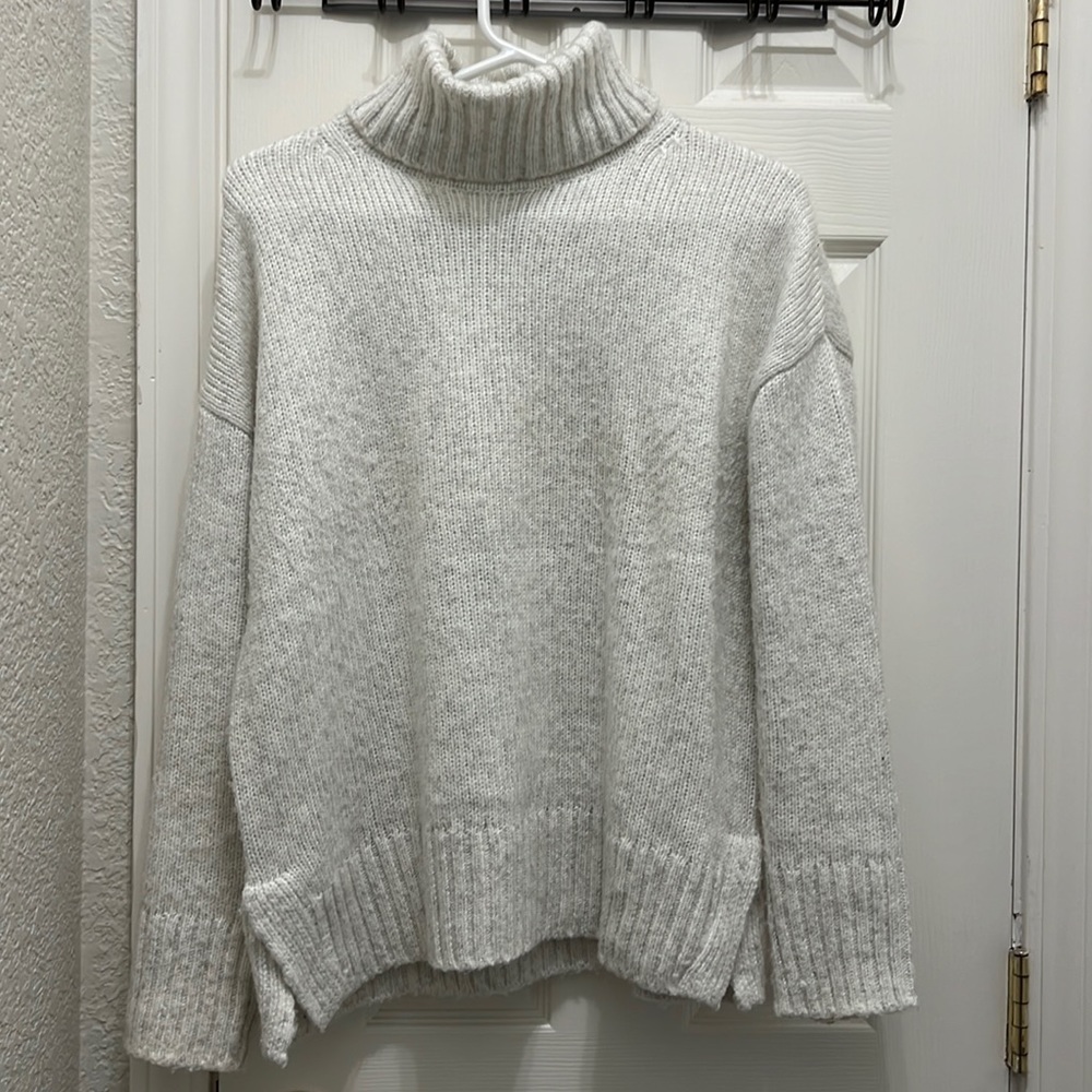 Banana Republic pullover loose turtleneck white/light gray sweater, Sz MP